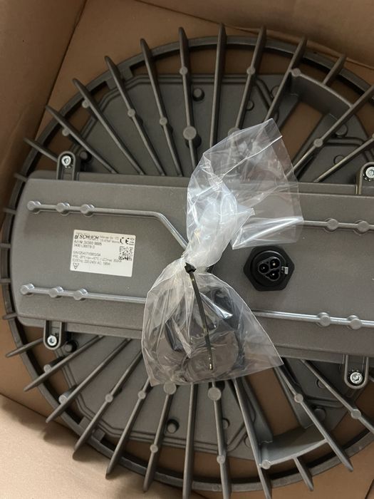 Индустриално LED тяло SCHUCH TRIANO disc" и "Камбана за хале".