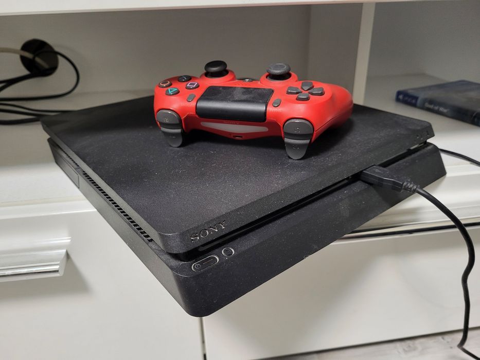 PS4 Slim — като нов !

Описание:
Продав
