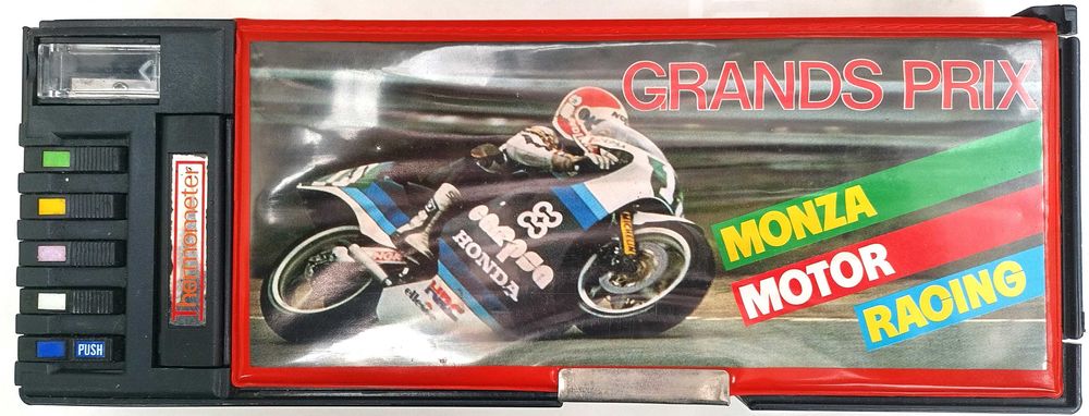 Несесер за моливи за ученици от гимназията от 60-те години на миналия век, който само много заможни семейства можеха да си позволят.