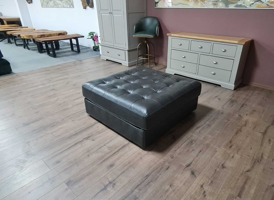 Голяма дизайнерска сива кожена табуретка