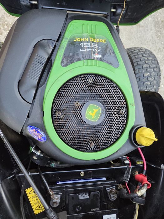 Vând tractoraș john deere