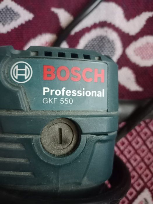 Продам фрезерBosh.