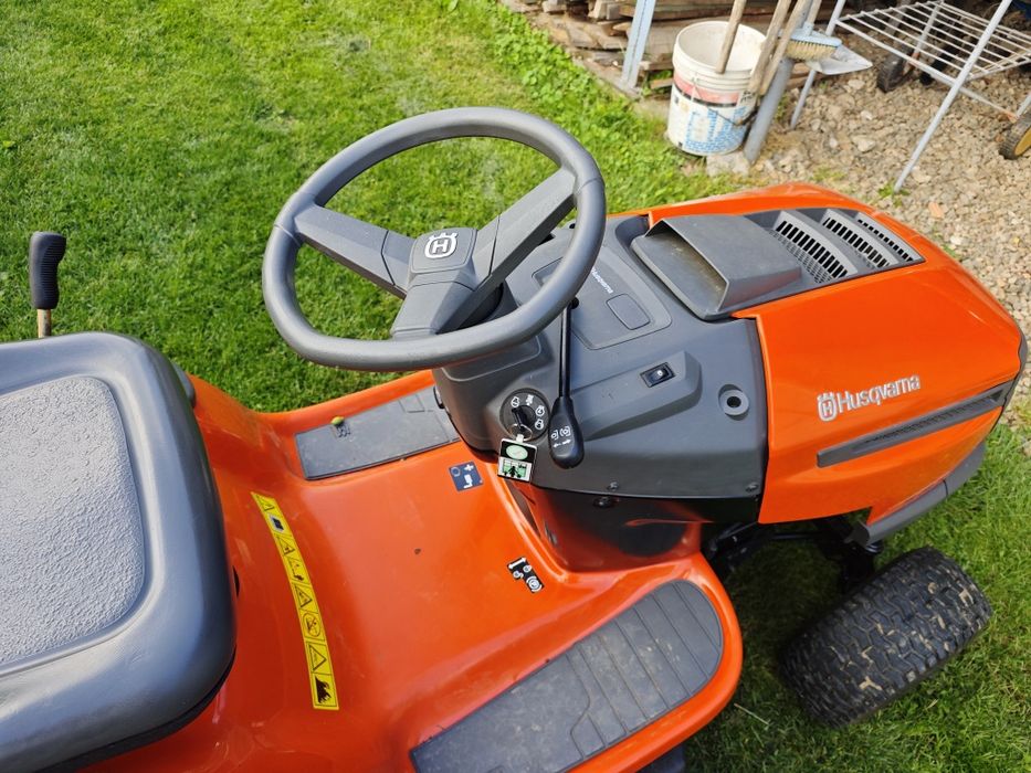 Tractoras de tuns gazon -iarba Husqvarna TS 38