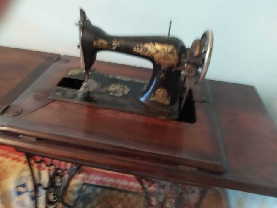 Masina de cusut Singer