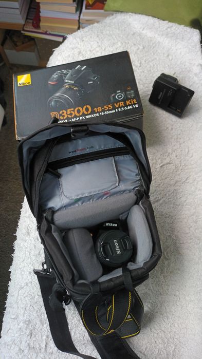 Aparat Nikon  D3500, foarte puțin folosit. Fra zgârieturi , obiectivul este ok.