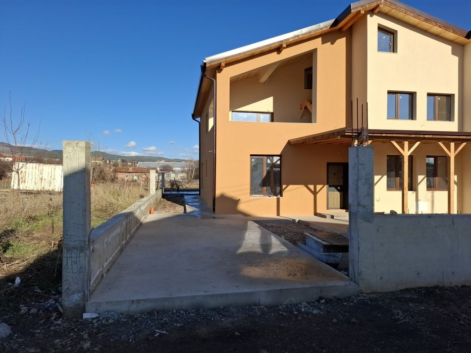 Къща в село Голяновци