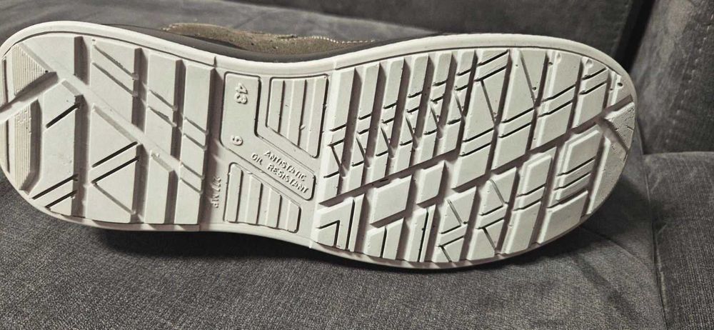 Работни обувки НОВИ 43-ти номер