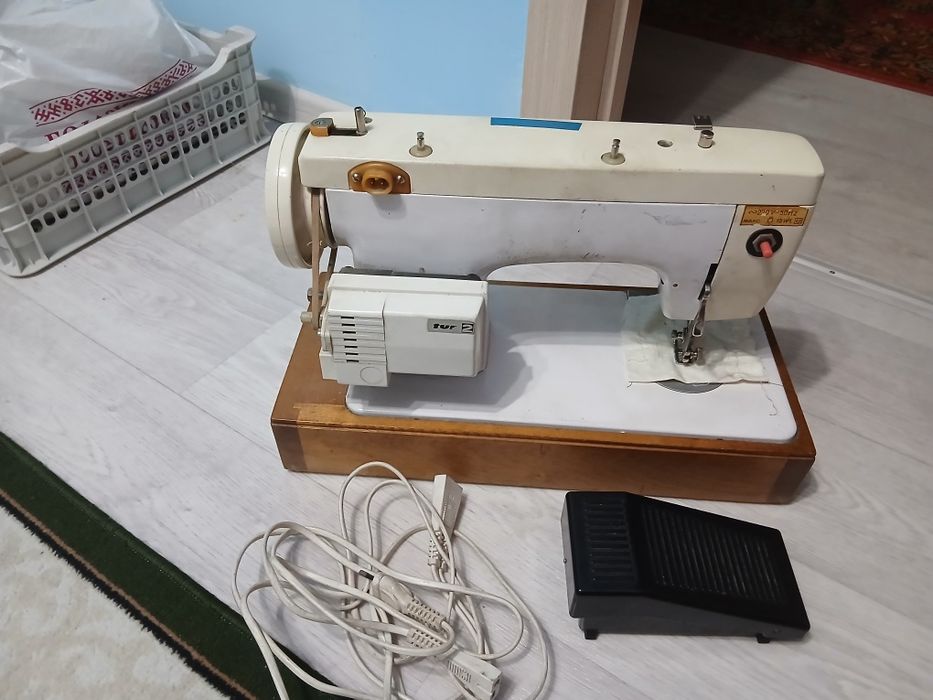 Швейная машинка Чайка