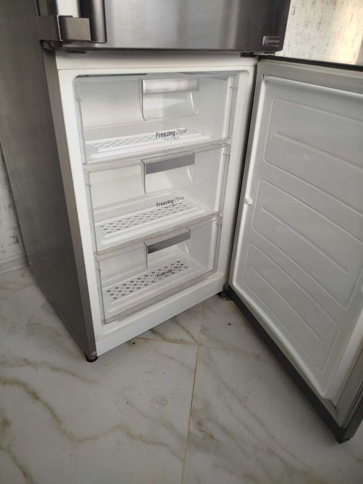 Продам Холодильник LG