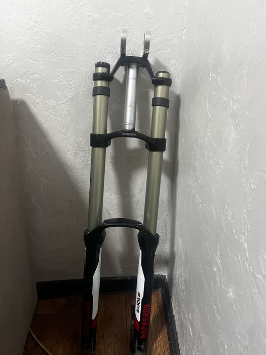 Вилка rockshox boxxer продам срочно