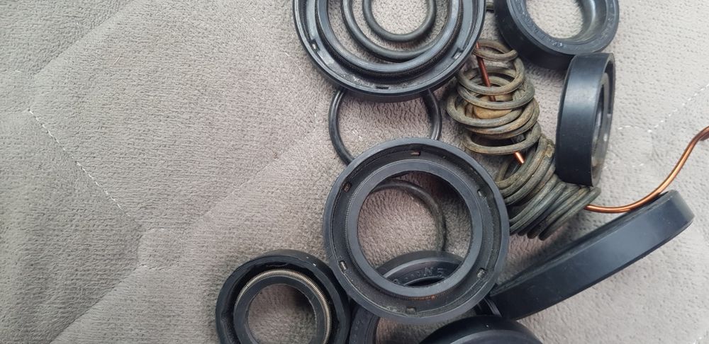 Продам сальники лобовые