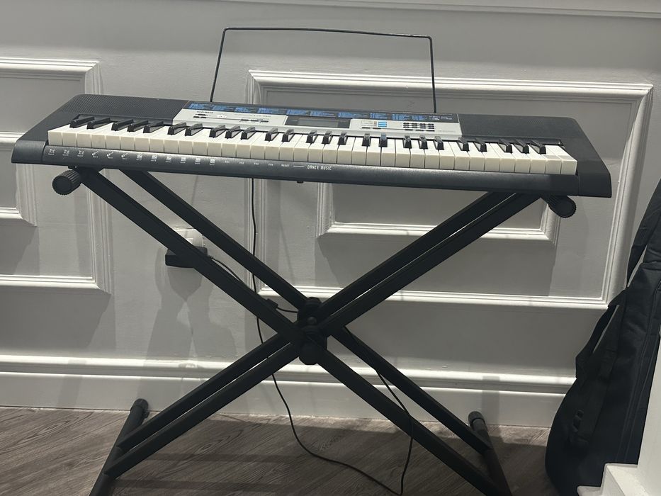 Синтезатор б/у у