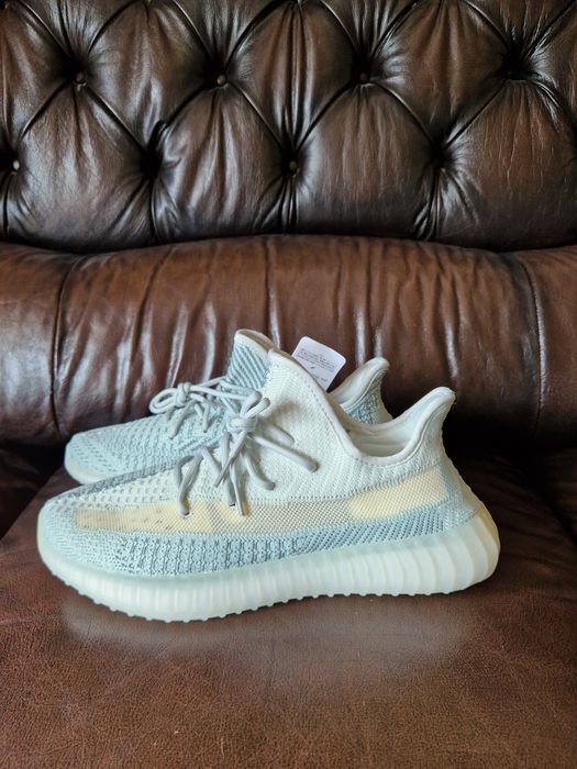 Yeezy 350 V2 Cloud White