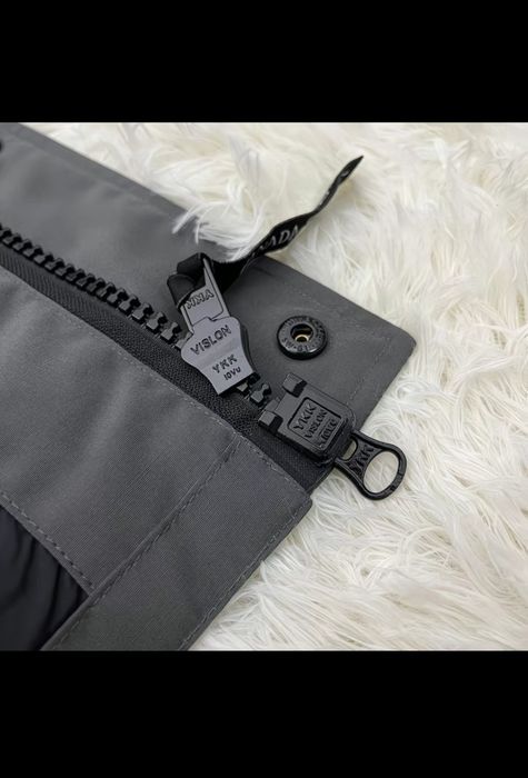 Продам парку безрукавку Canada goose