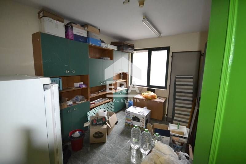 Продава се Тристаен апартамент в Хасково, Център - 97 кв.м за 947 €/кв.м - Снимка #11