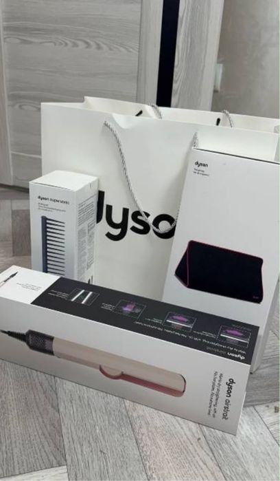 Dyson стайлер выпрямитель