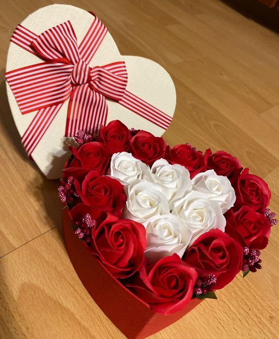 Aranjament 101 trandafiri de săpun