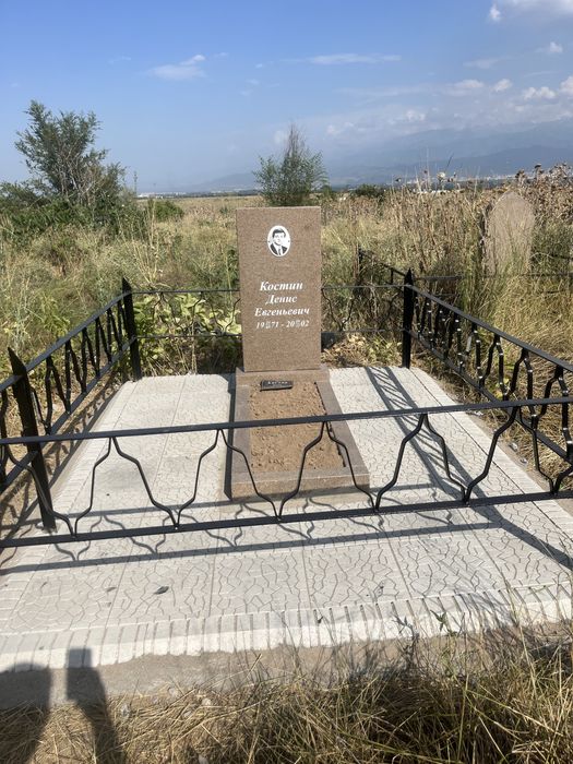 Ескерткіш тас Памятники