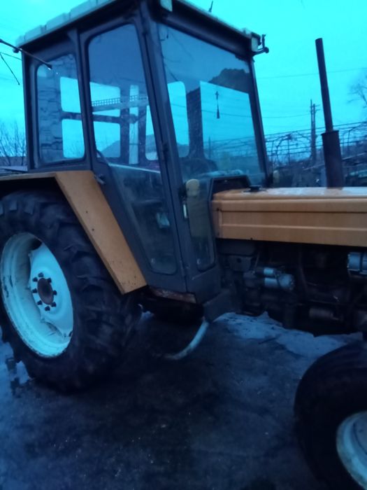 Vând tractor Renault 751