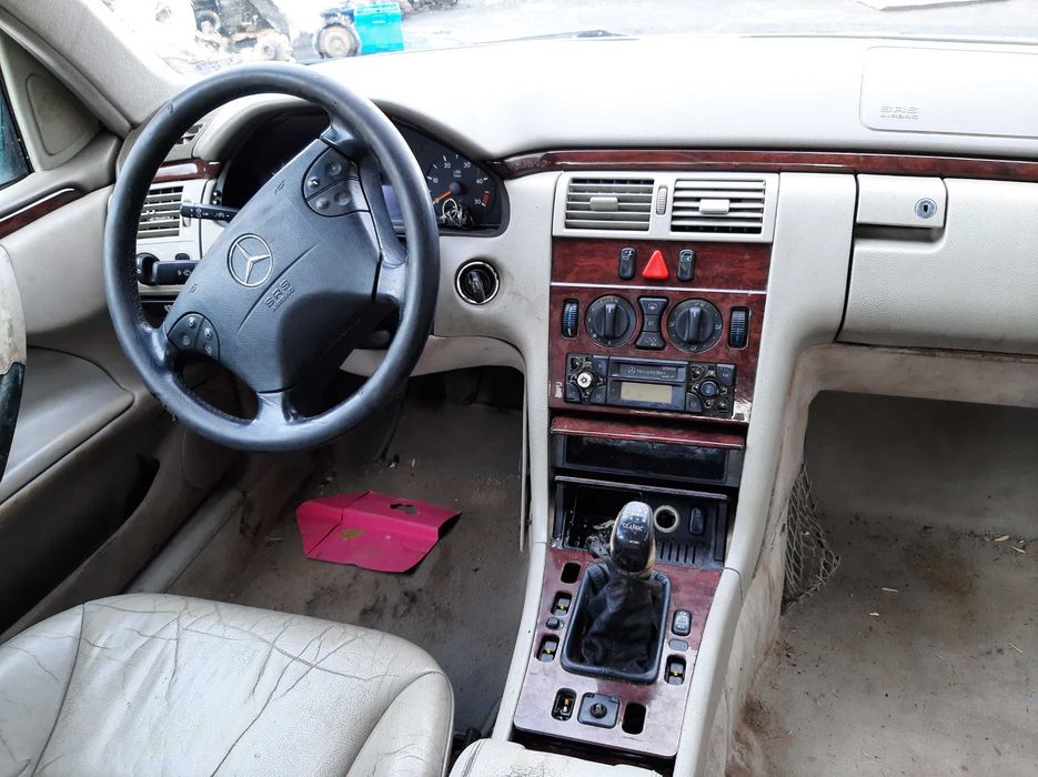 Dezmembrez Mercedes E-class W210/M104/M111/motor/cutie/usa/bara/interior/jante/faruri/stopuri/oglinda/geam/volan/carlig