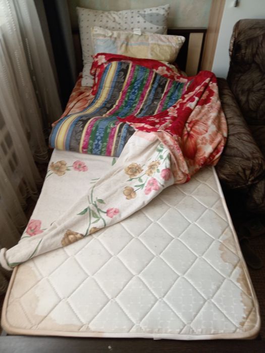 Односпальная кровать