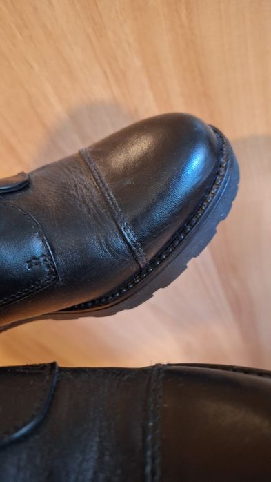 Botine din piele
