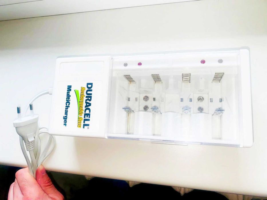 Универсальное зарядное устройство Duracell Multicharger