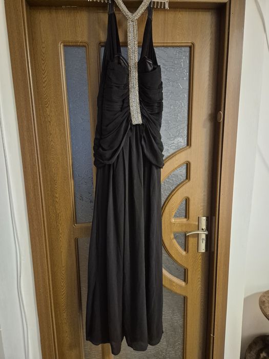 Rochie elegantă neagră pentru eveniment