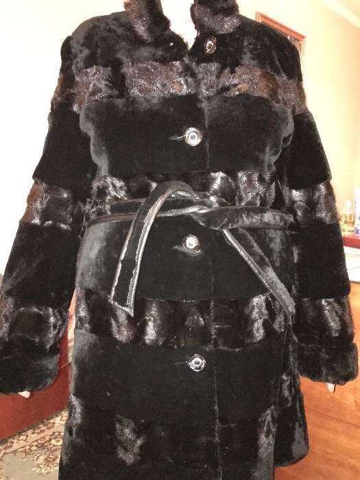 Продам шубу женскую