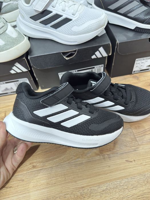 Маратонки Adidas 28