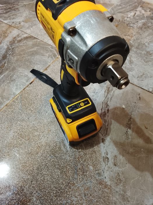 Impact pentru înșurubat DeWalt dcf 880 cu baterie de 6 a NOI