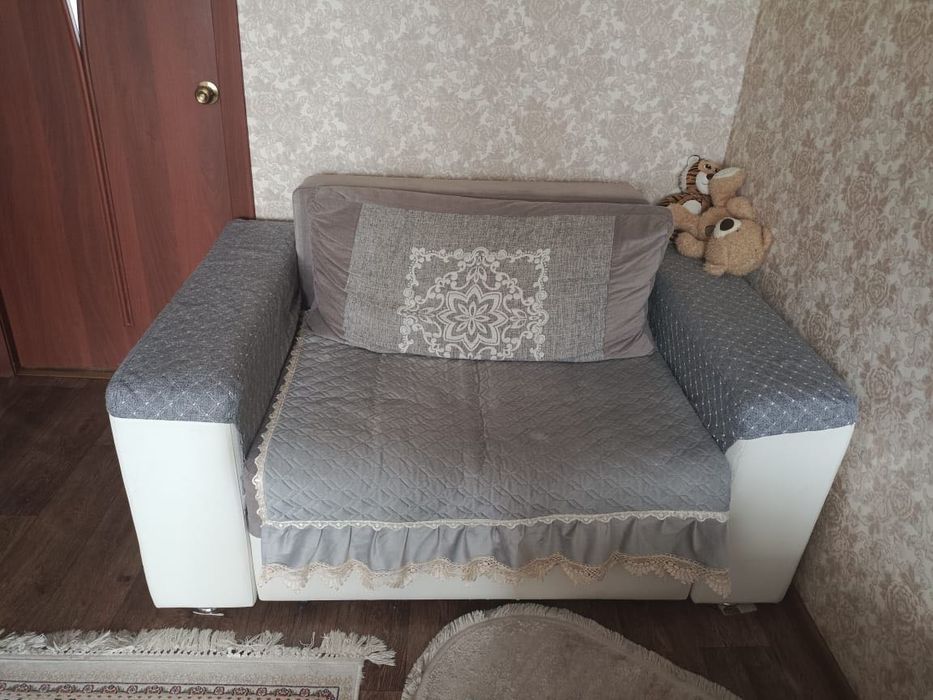 Продам уголок отдыха (диван и два кресла)