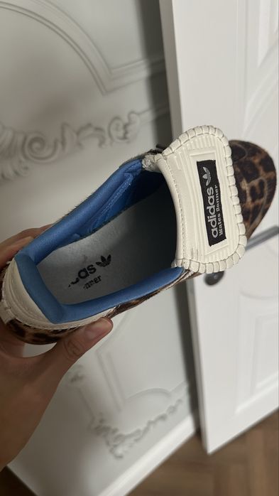 Кроссовки адидас с леопардовым принтом