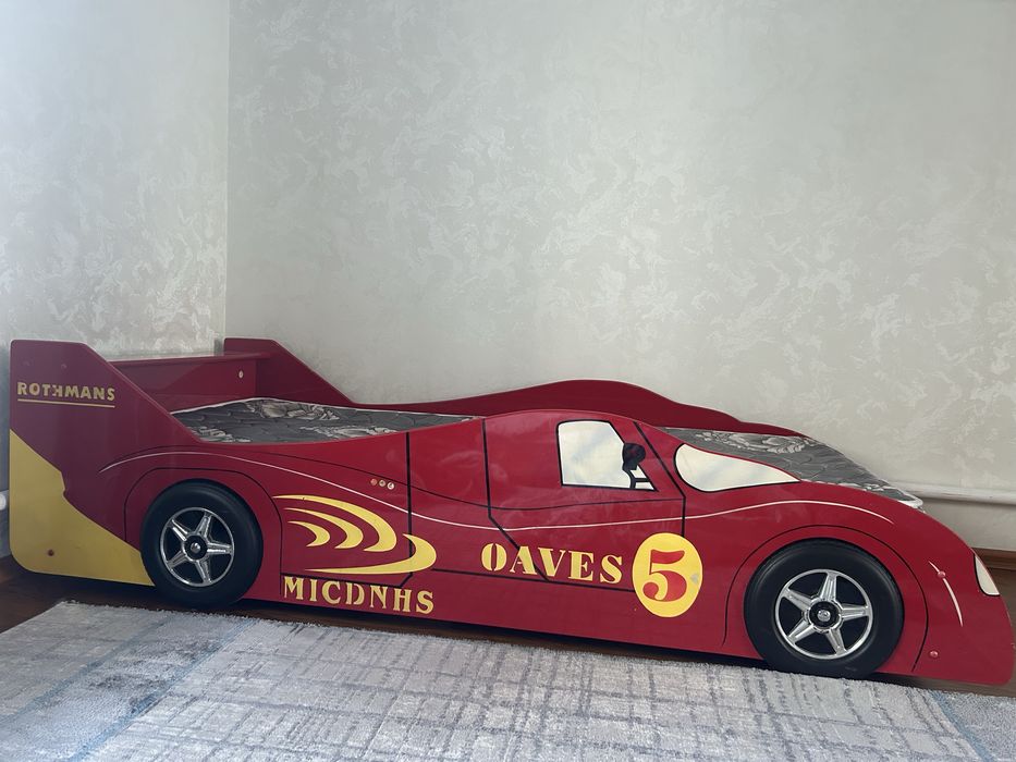 Продам кровать машинку