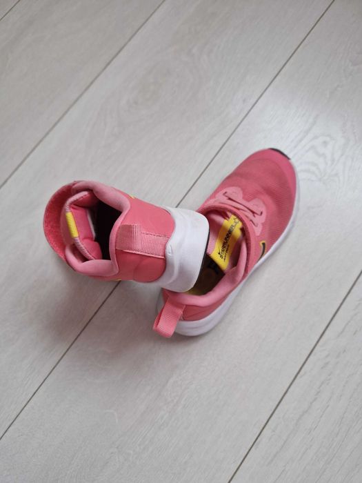 НАМАЛЕНИ Розови маратонки Nike 28