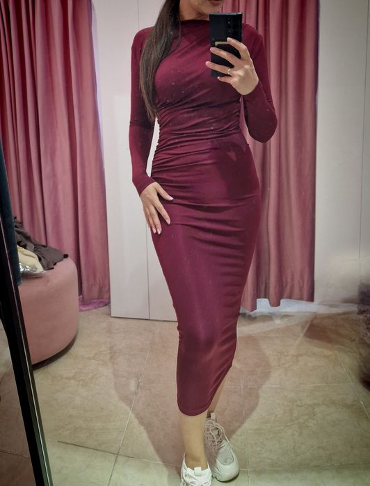 Элегантное платье бордо