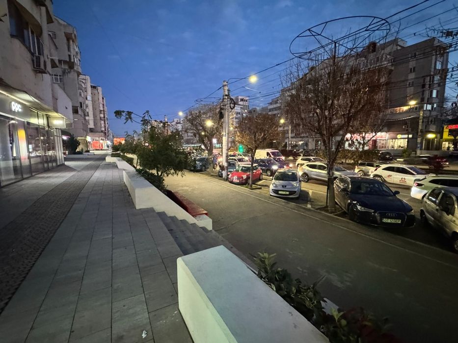 Proprietar vand spatiu