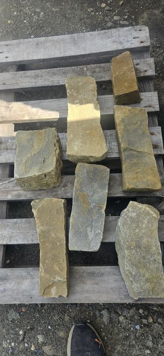 Piatra calup ziduri-cubica