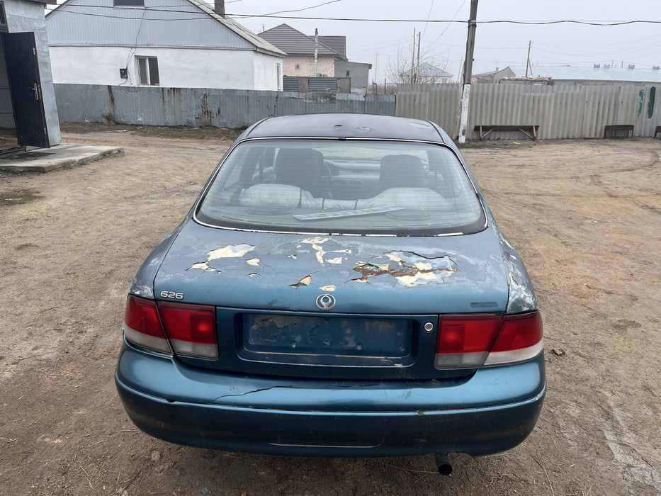 Машина Mazda 626 на ходу