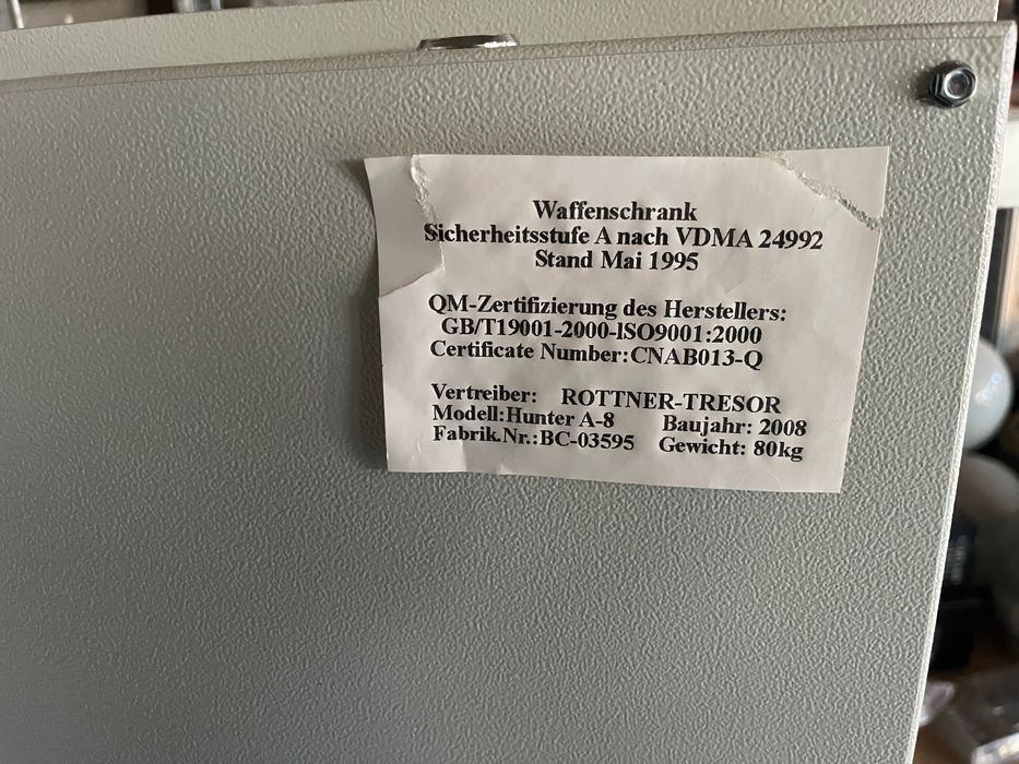 Масивна каса за ловно оръжие