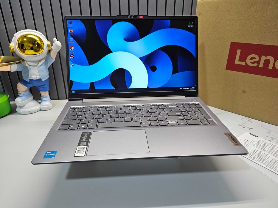 ПРОДАМ Lenovo Slim 3 Ноутбук Core™ i3 13-ПОКОЛЕНИЯ/8GB/512SSD/15.6"FHD