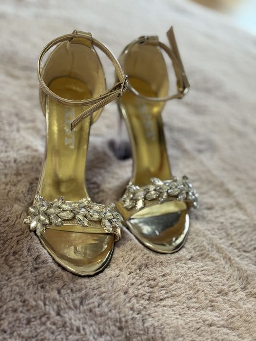 Sandale cu toc, elegante