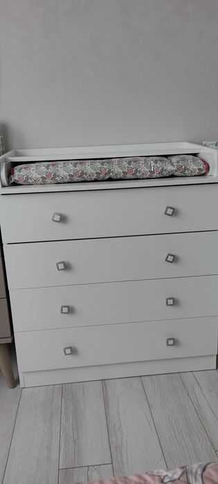 Пеленальный столик