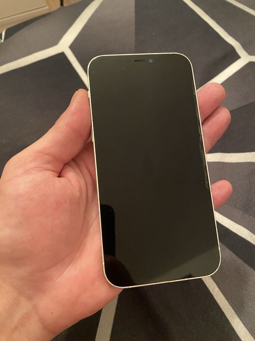 Vand iphone 12 liber de retea
