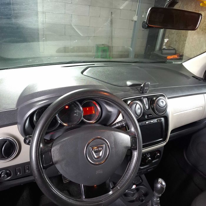 Vând Dacia Lodgy