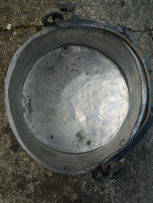 Много стари медни котлета