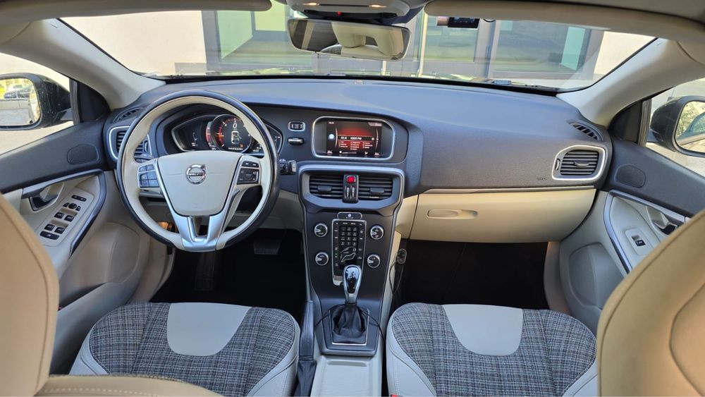 Vand volvo v40 automat