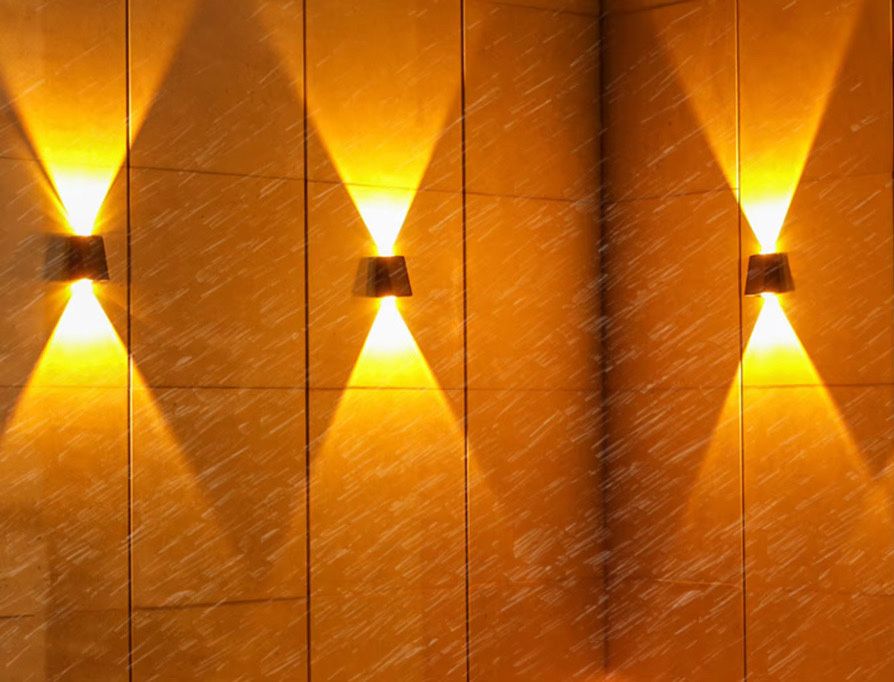 Соларна стенна лампа с двустранно осветление - модерна LED декорацият