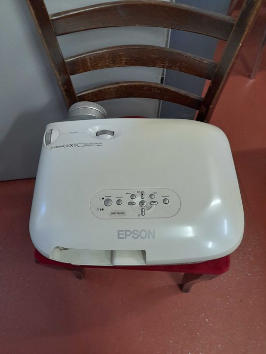 Video proiector EPSON EMP-TW700 - defect