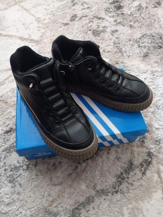 Срочно продам осенние полуботинки